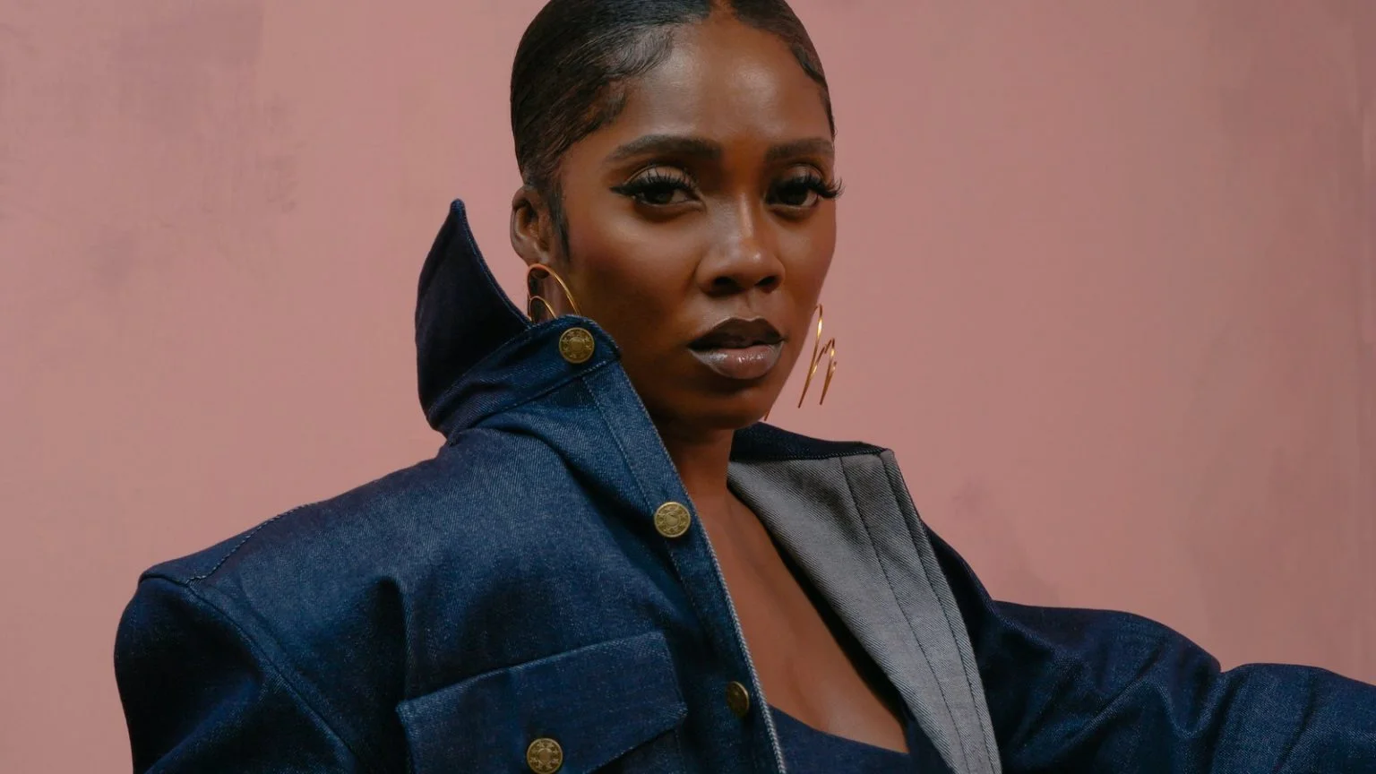 Follow men that will lavish money on you – Tiwa Savage tells ladies (VIDEO)